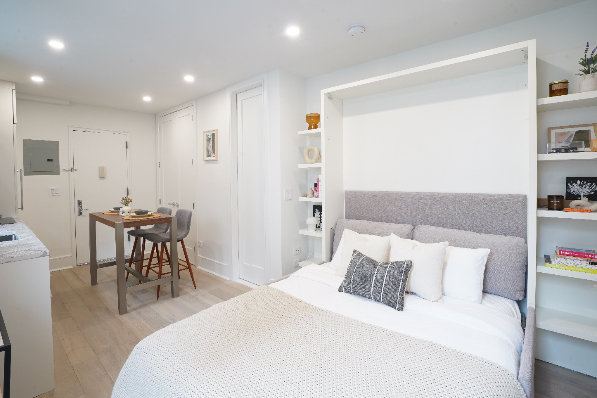 Cozy & Chic Studio in West Chelsea - Photo 2