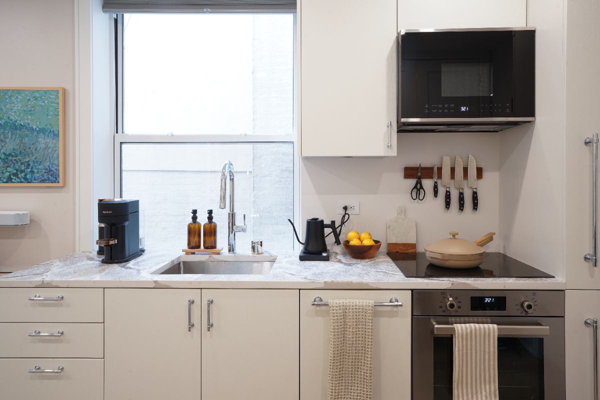 Cozy & Chic Studio in West Chelsea - Photo 6