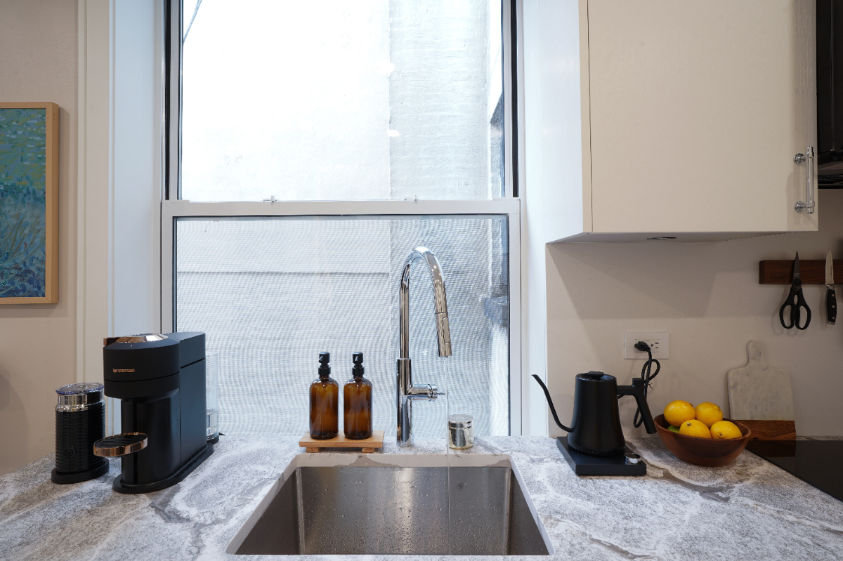 Cozy & Chic Studio in West Chelsea - Photo 7