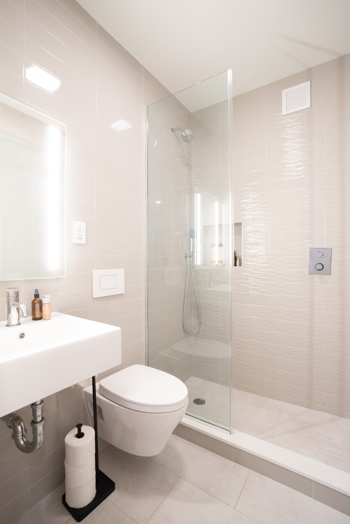 Cozy & Chic Studio in West Chelsea - Photo 8