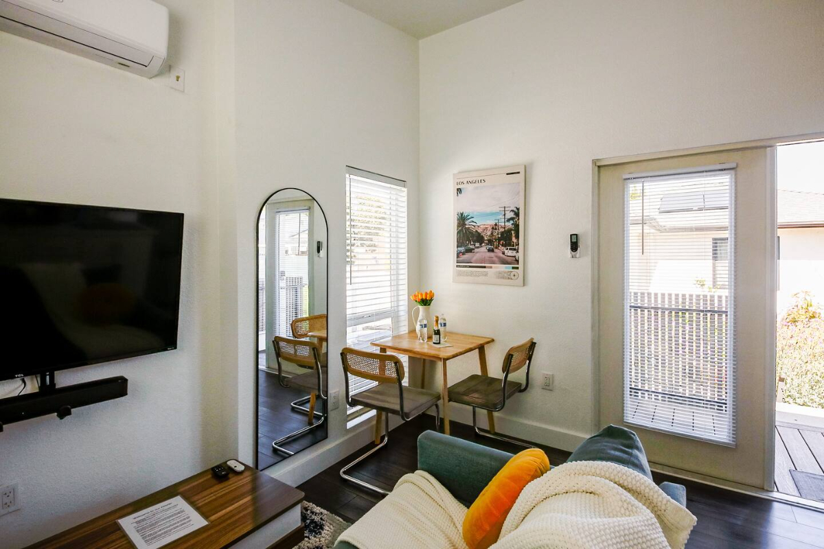 Modern Guest House in Baldwin Hills - Photo 5