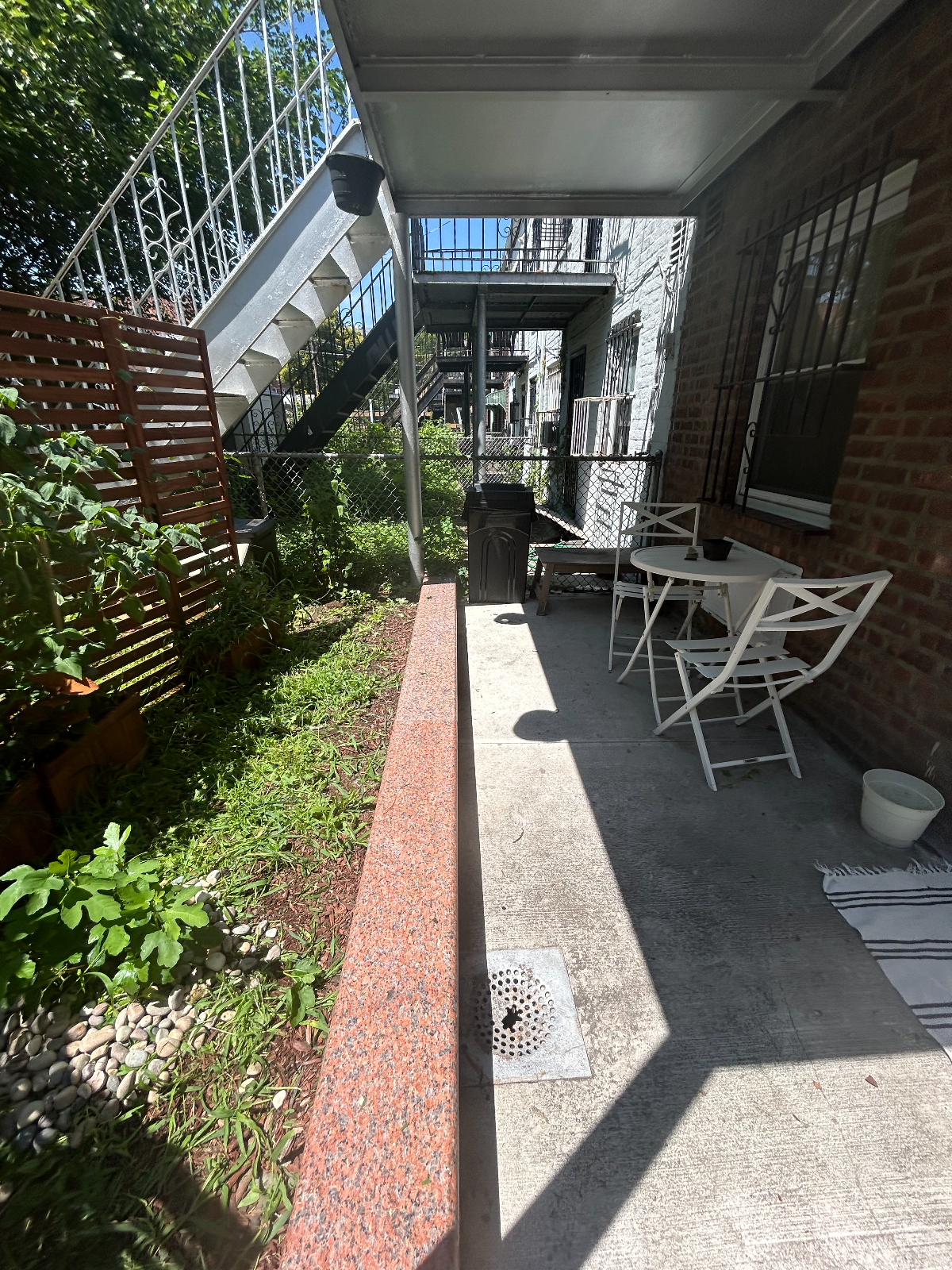 Quiet 2BD/1 Bath Brooklyn Garden Apt (Room Rental Option Available) - Photo 11