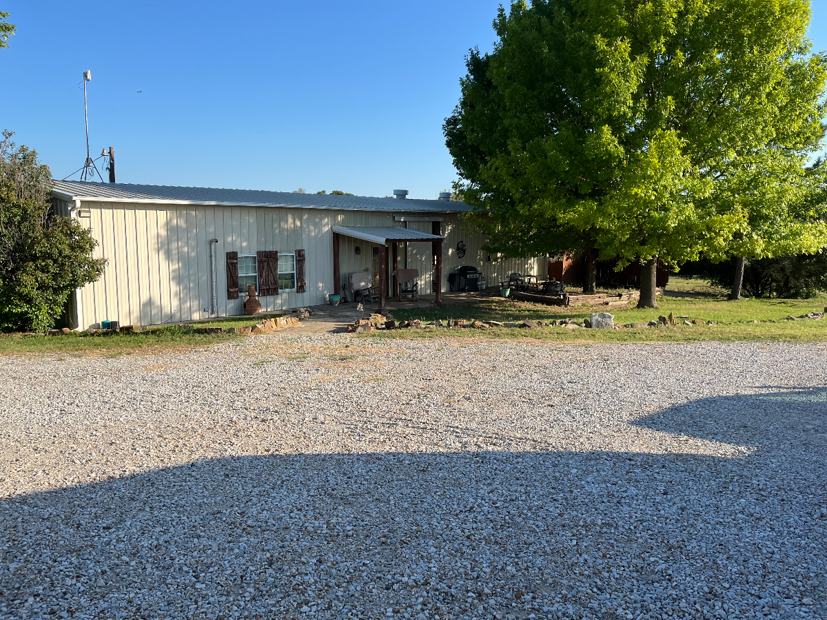 Beautiful country property - Photo 1