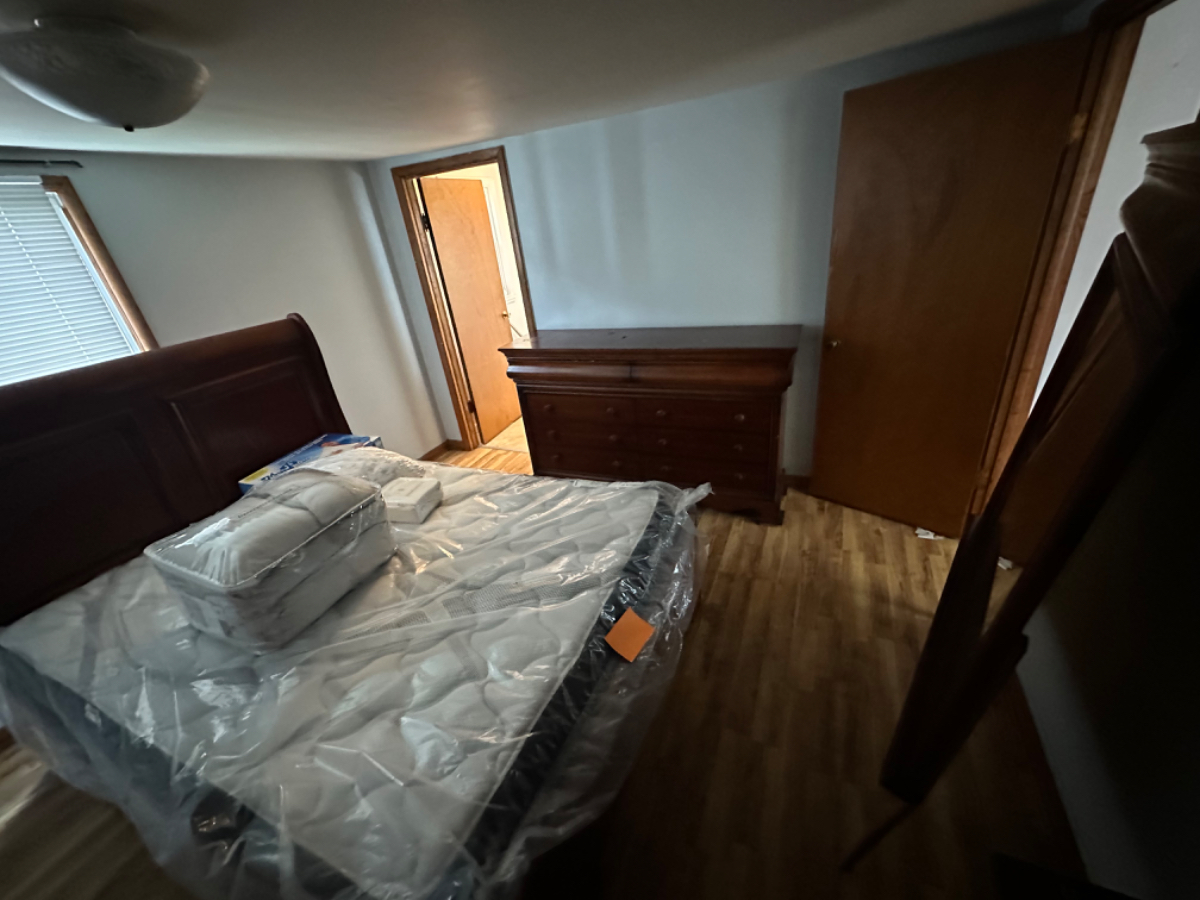Full House with HVAC, Office, Dining room, Small Pet Friendly Queen Bed - Photo 3