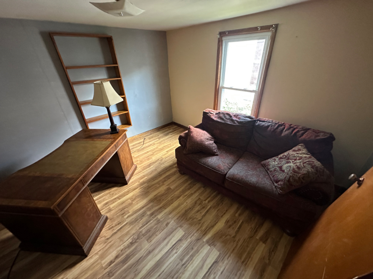 Full House with HVAC, Office, Dining room, Small Pet Friendly Queen Bed - Photo 8