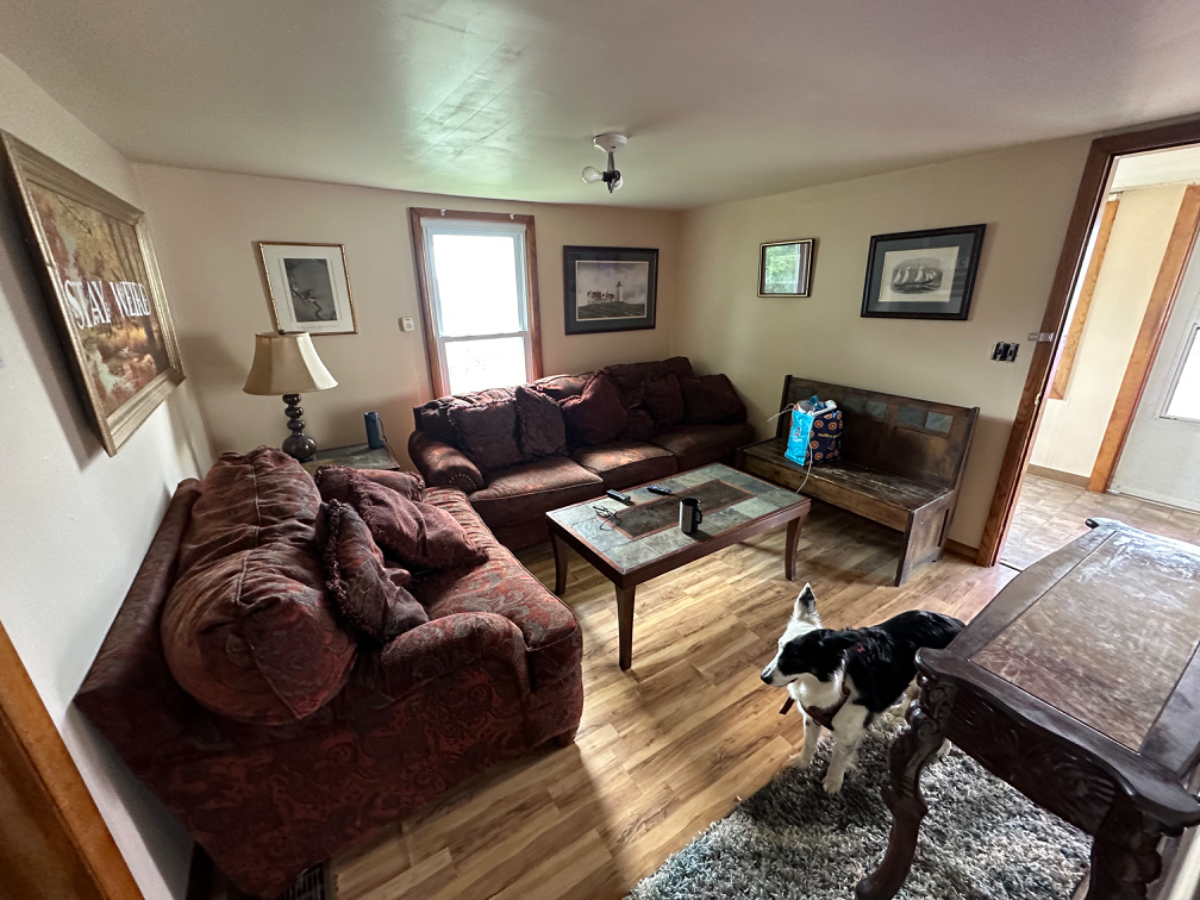 Full House with HVAC, Office, Dining room, Small Pet Friendly Queen Bed - Photo 2