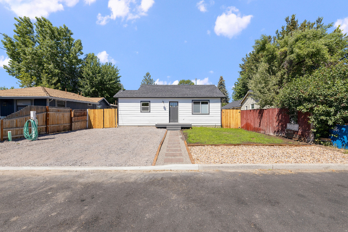 Prineville Farmhouse - Photo 3