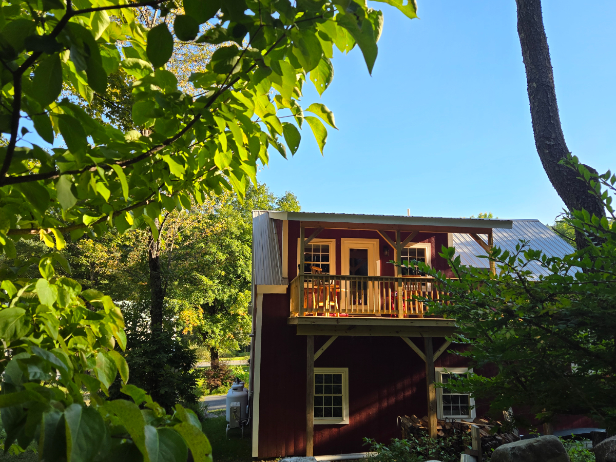 Serene Loft Living in Scenic Williamsville - Cozy Amenities and Nature's Beauty Await on your Perfec - Photo 5