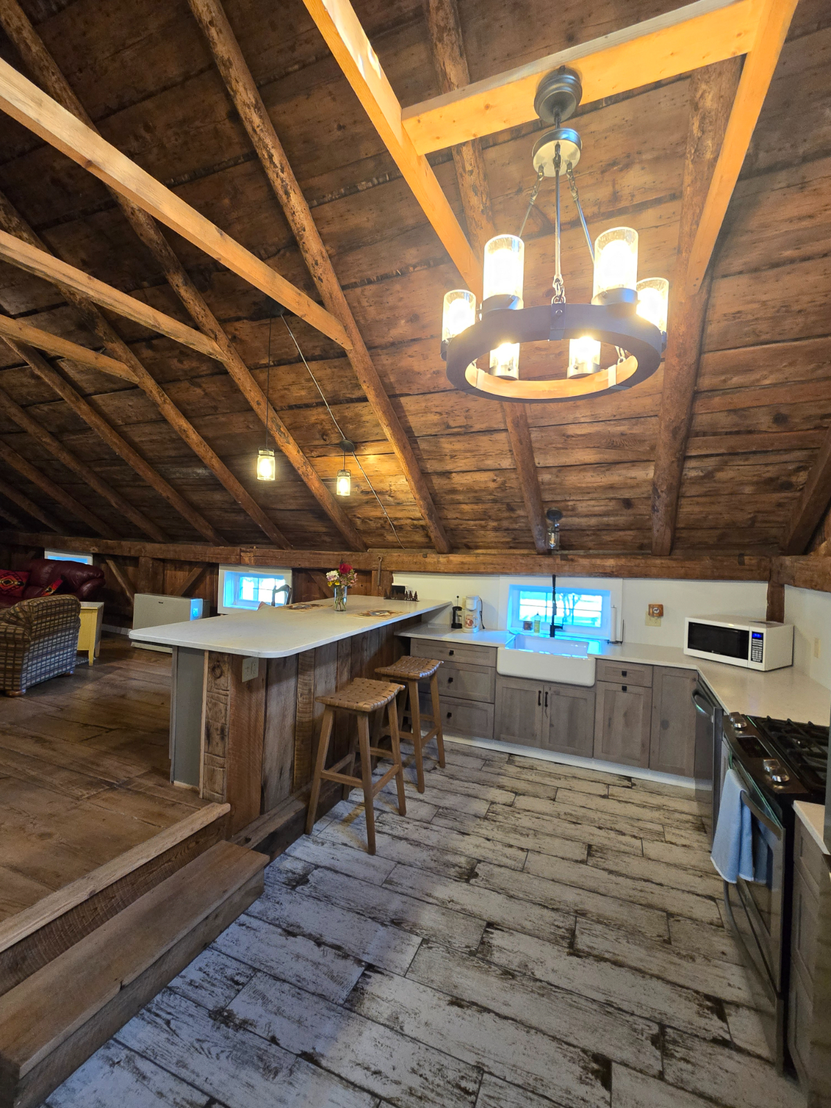 Serene Loft Living in Scenic Williamsville - Cozy Amenities and Nature's Beauty Await on your Perfec - Photo 7