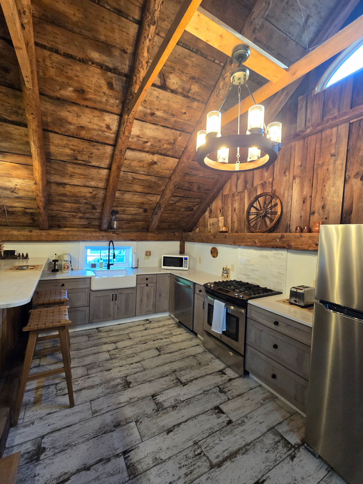 Serene Loft Living in Scenic Williamsville - Cozy Amenities and Nature's Beauty Await on your Perfec - Photo 8