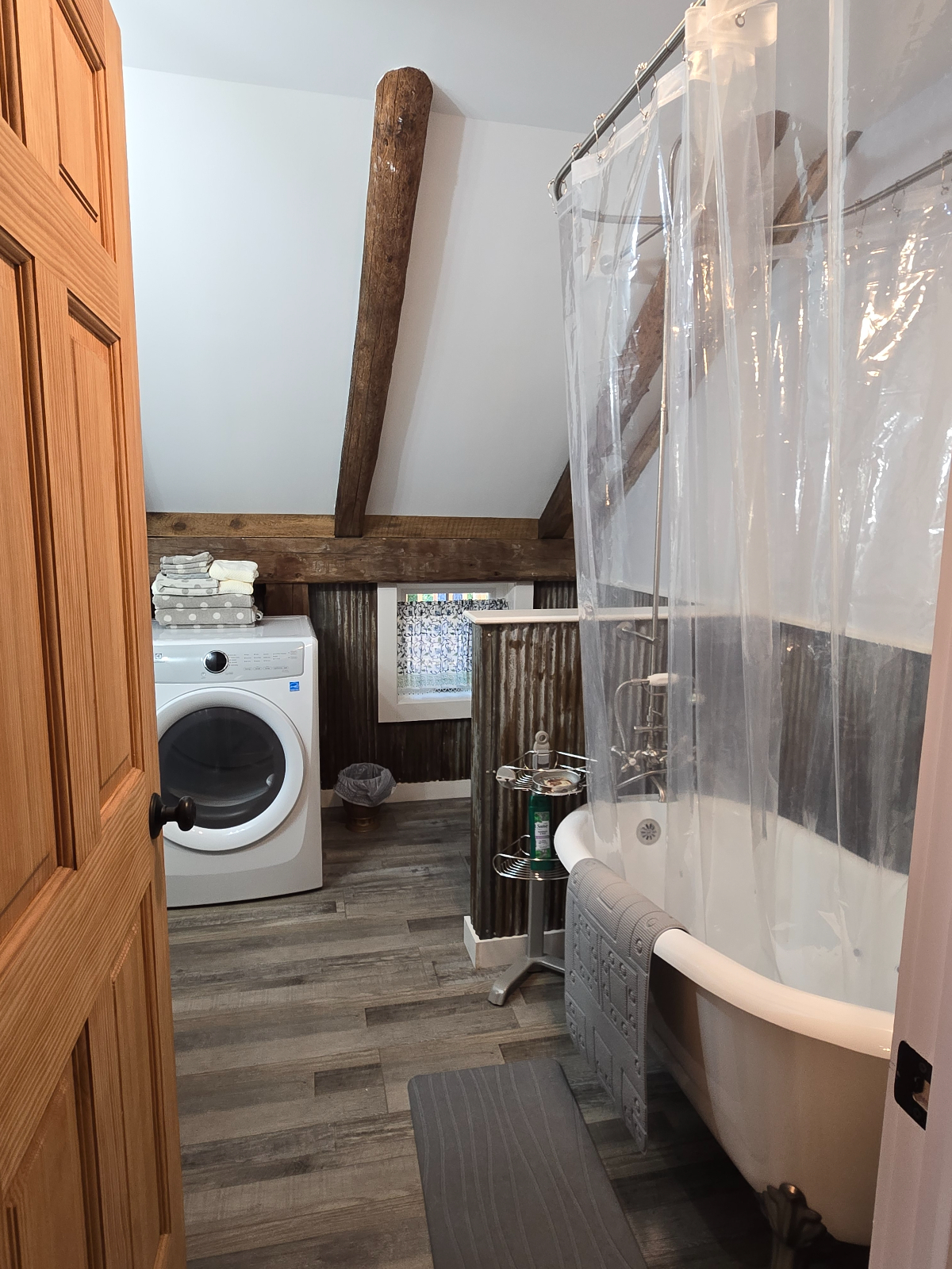 Serene Loft Living in Scenic Williamsville - Cozy Amenities and Nature's Beauty Await on your Perfec - Photo 10