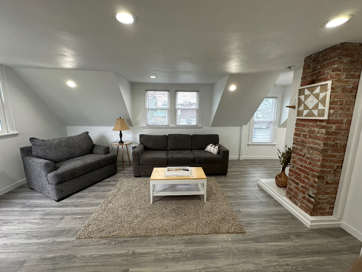Welcome Home to Luxurious Urban Living - Prime Location One Bedroom Upper Apartment