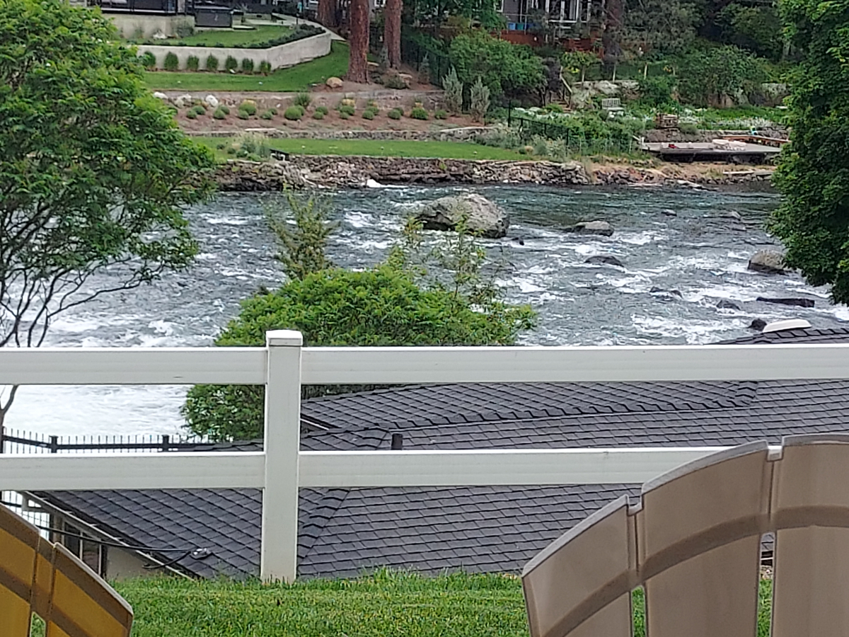 Stunning Riverfront condo, near downtown, full kitchen, parking, pool, hot tub - Photo 1