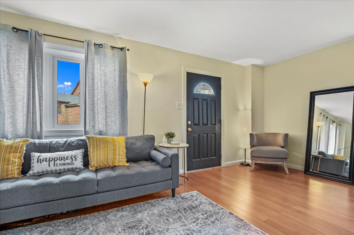 Spacious 3 bdrm 2.5 baths minutes from Philadelphia Airport and Hospitals - Photo 2