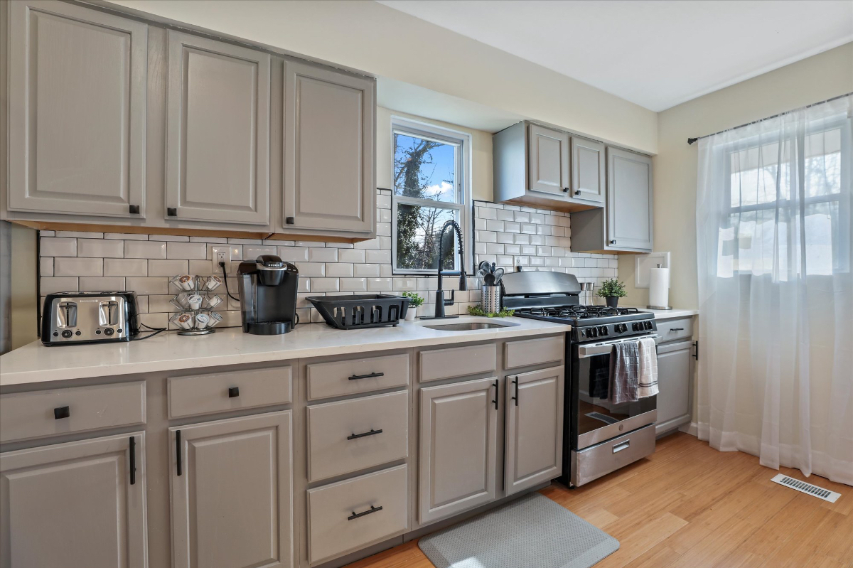 Spacious 3 bdrm 2.5 baths minutes from Philadelphia Airport and Hospitals - Photo 7