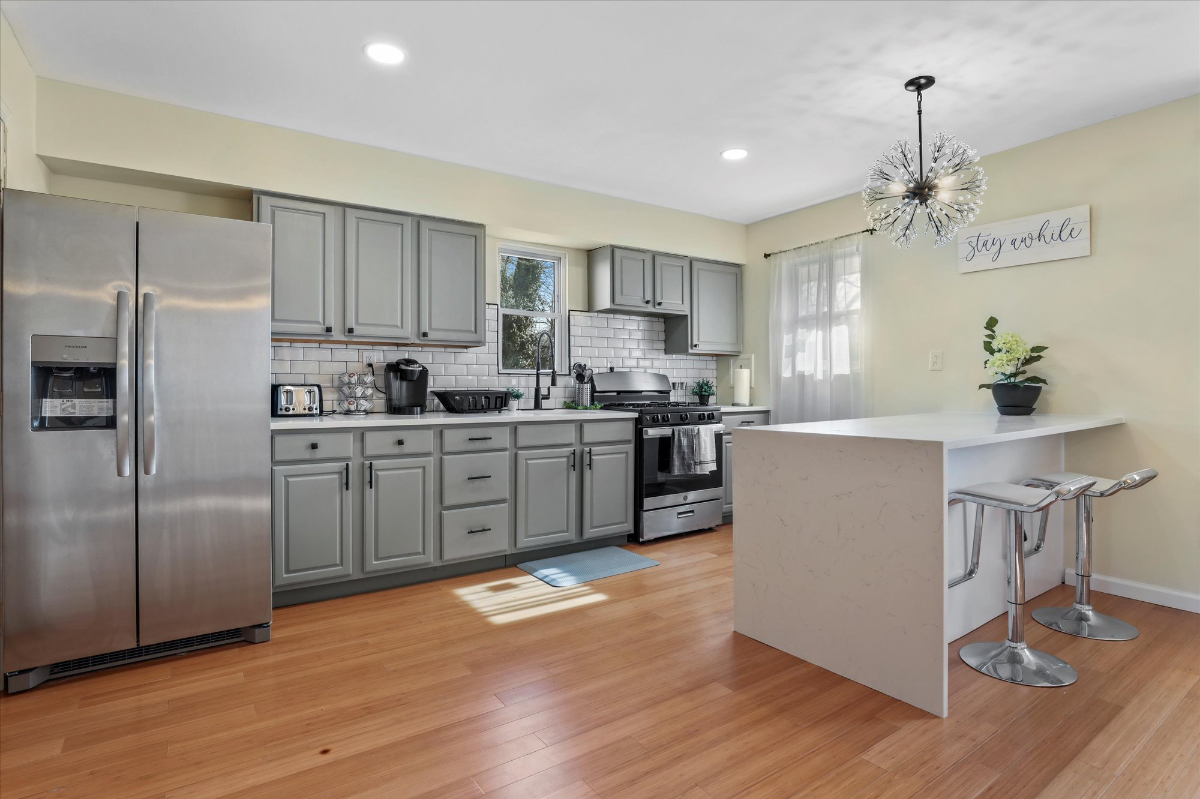 Spacious 3 bdrm 2.5 baths minutes from Philadelphia Airport and Hospitals - Photo 8