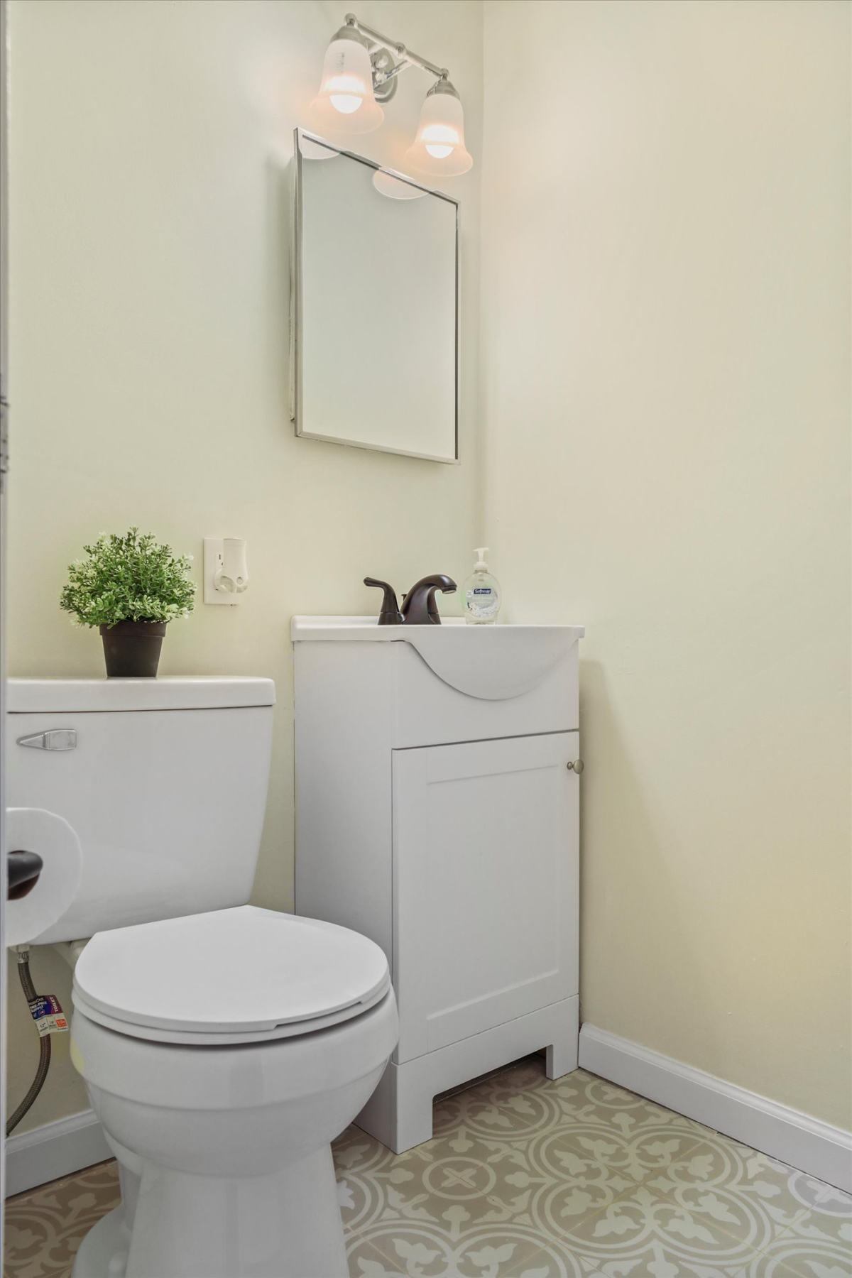 Spacious 3 bdrm 2.5 baths minutes from Philadelphia Airport and Hospitals - Photo 9