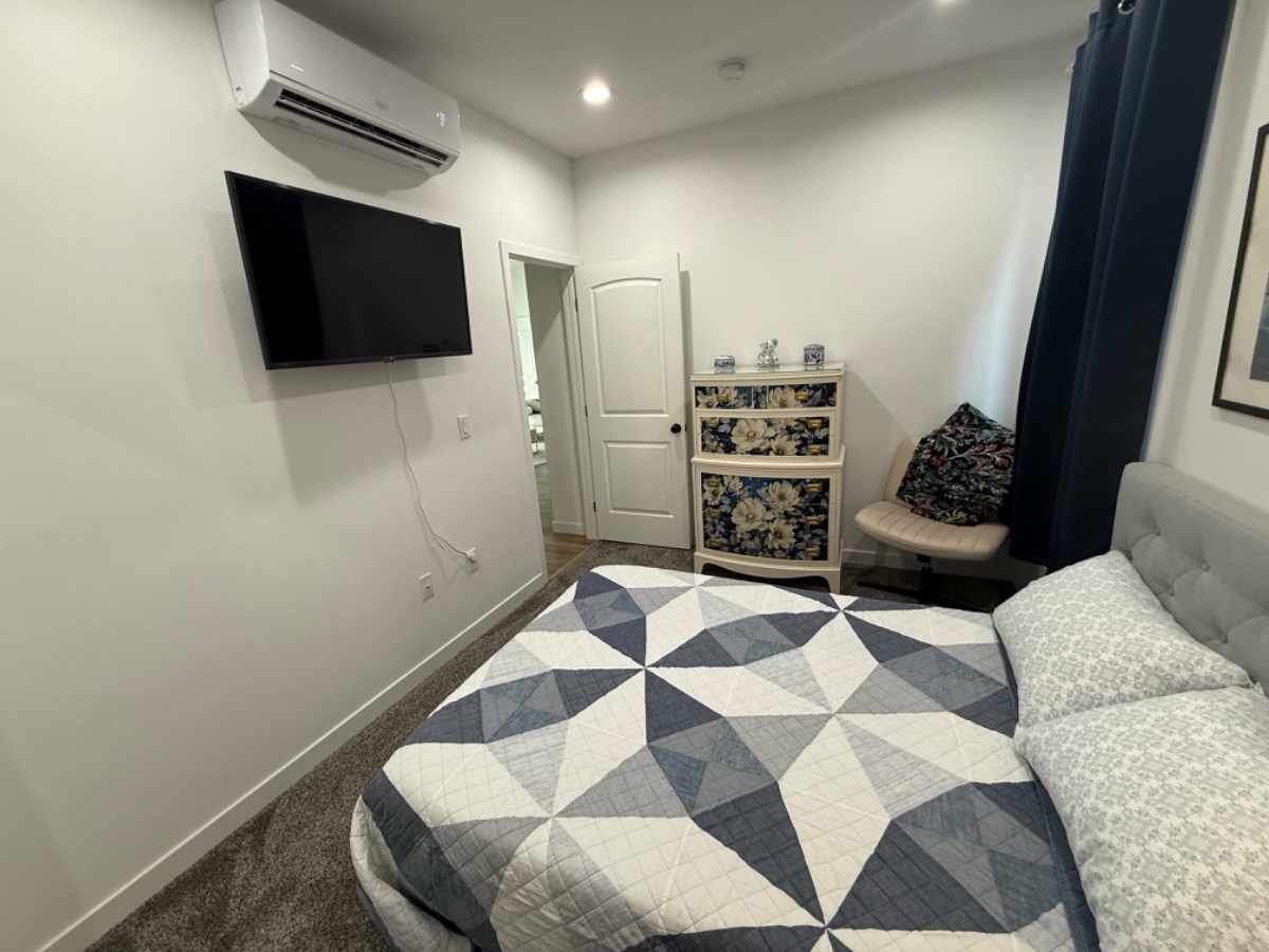 Quiet Room, Near all of North San Diego County - Photo 2