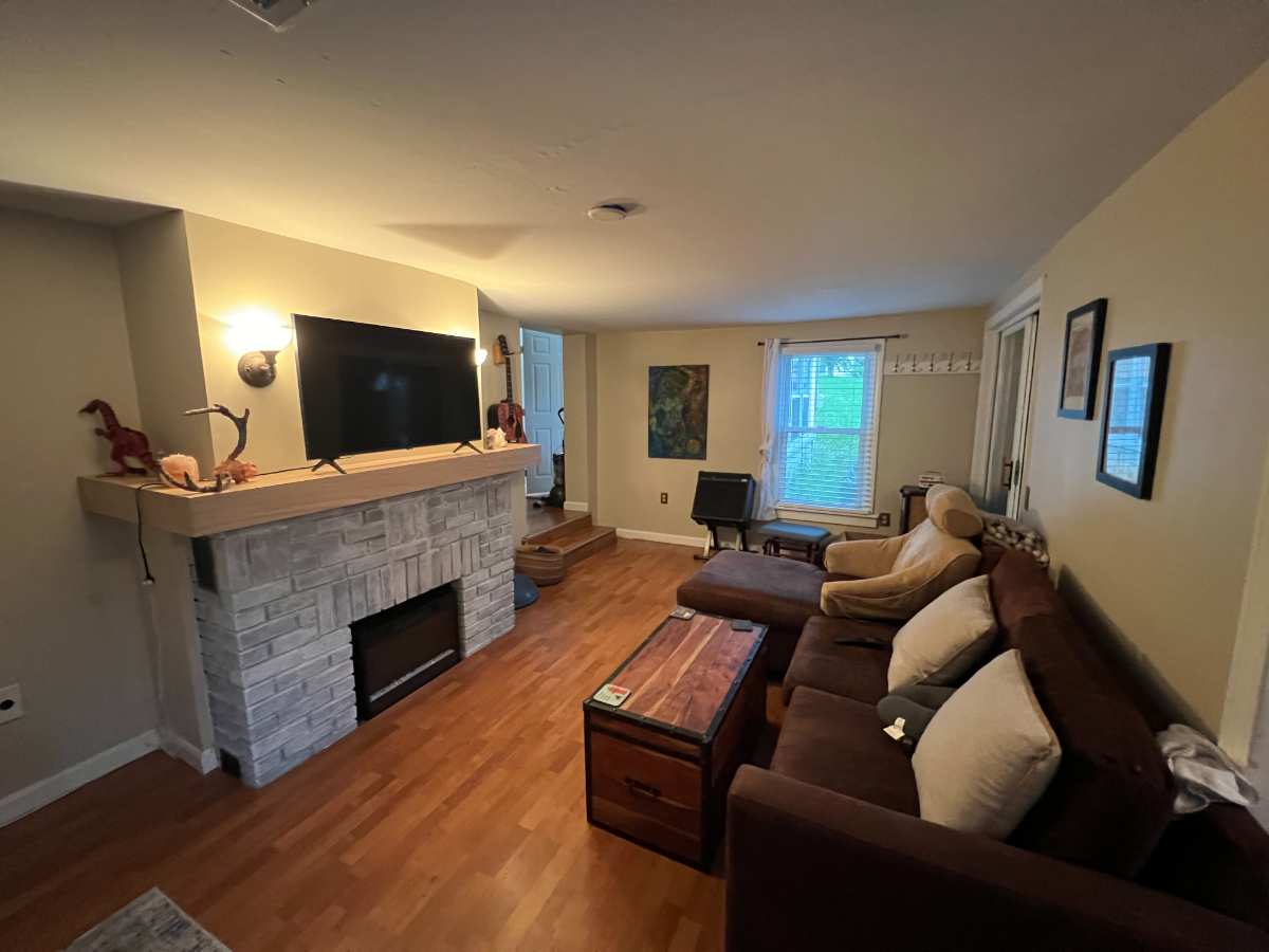 3 bdrm / 2 bath office. Internet/Heat, etc. included - Photo 1