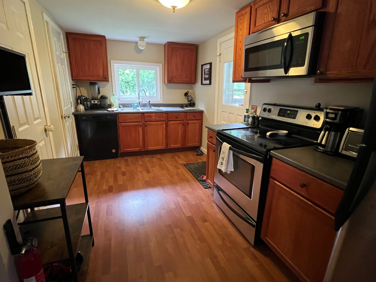 3 bdrm / 2 bath office. Internet/Heat, etc. included - Photo 3