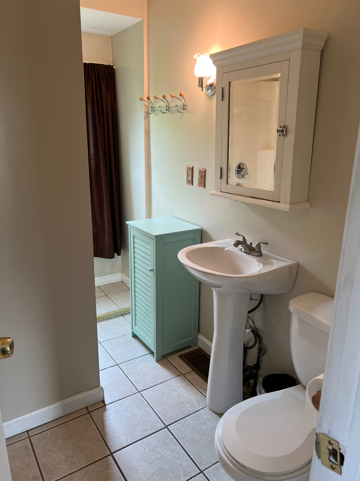 3 bdrm / 2 bath  office. Internet/Heat, etc. included - Photo 8
