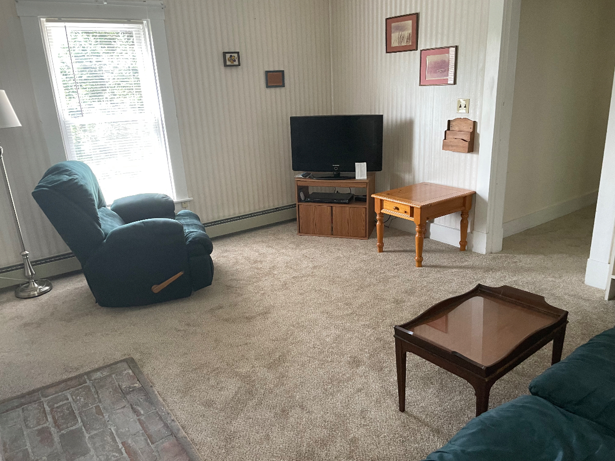 Escape to Tranquility in this Cozy 2-Bedroom Apartment in Proctorsville - Your Home Away from Home A - Photo 4