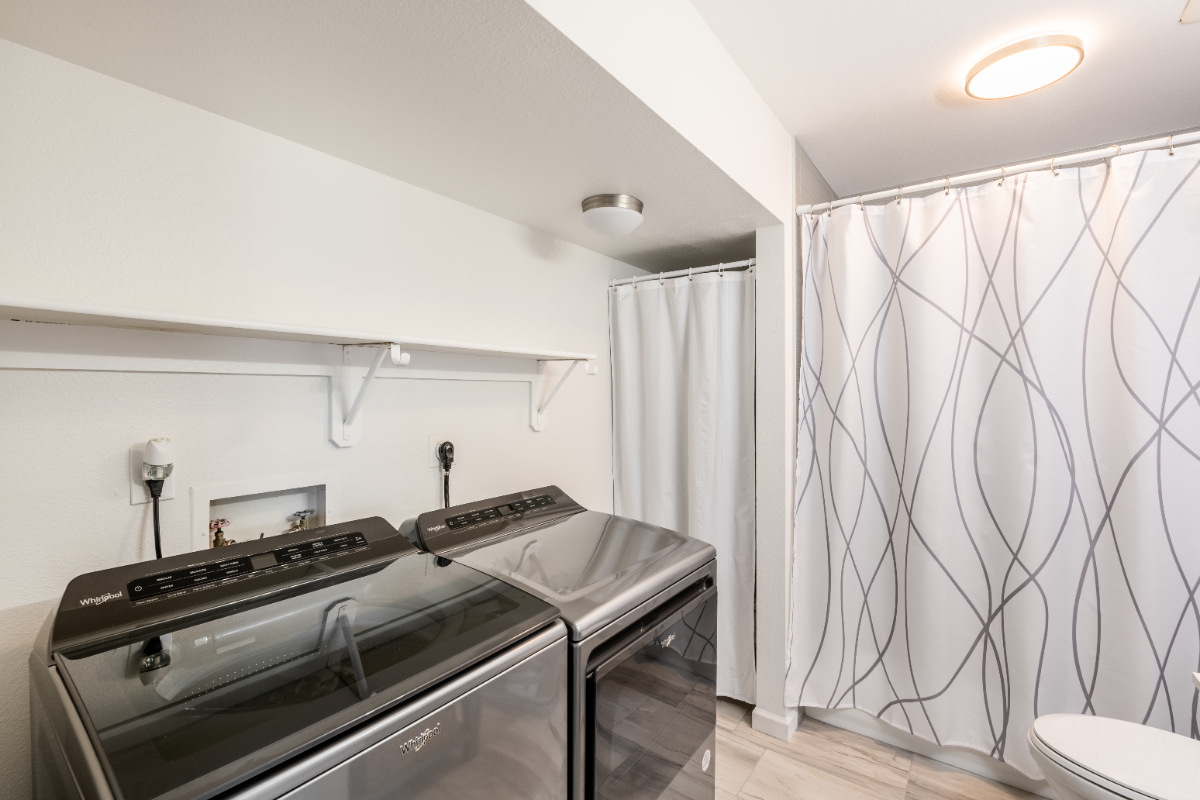 Bright & Modern 2BR Apartment - Photo 10