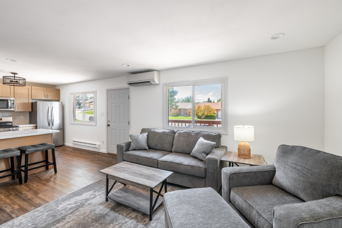 Bright & Modern 2BR Apartment - Photo 3