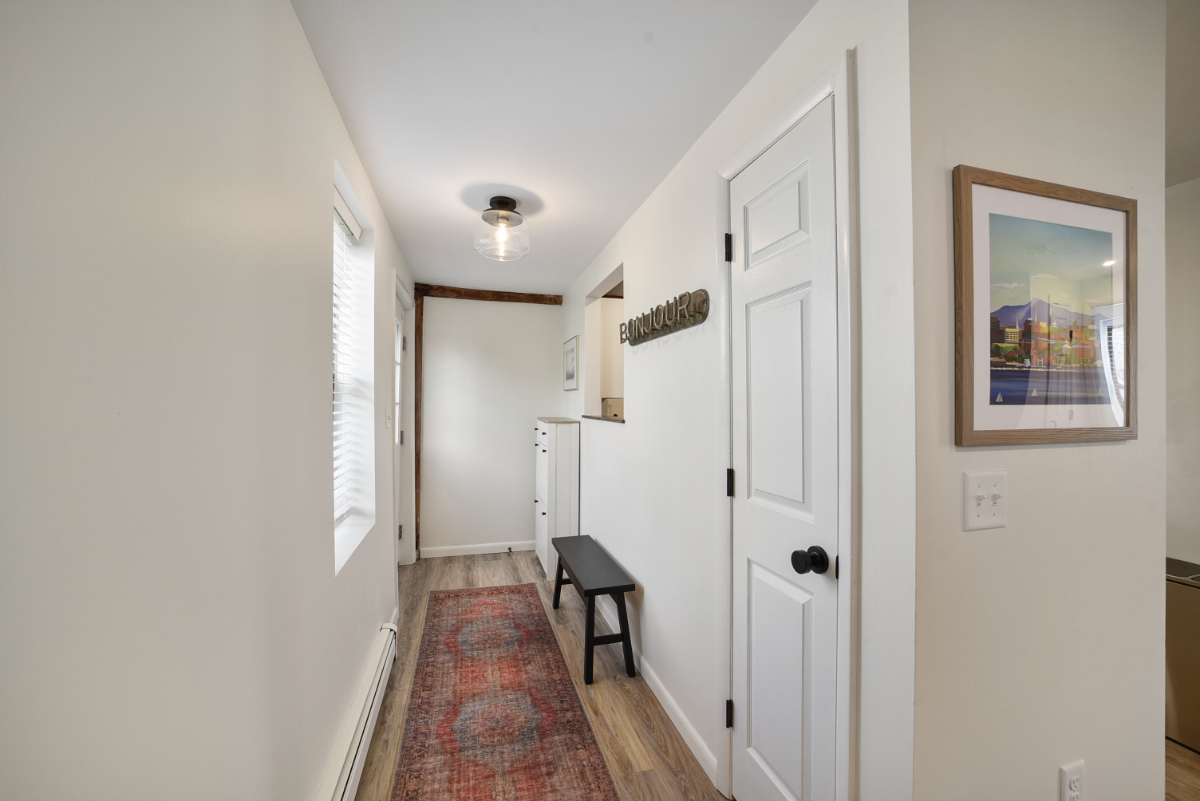 Urban Stylish Apartment / Conveniently Located Near Hospital - Photo 1