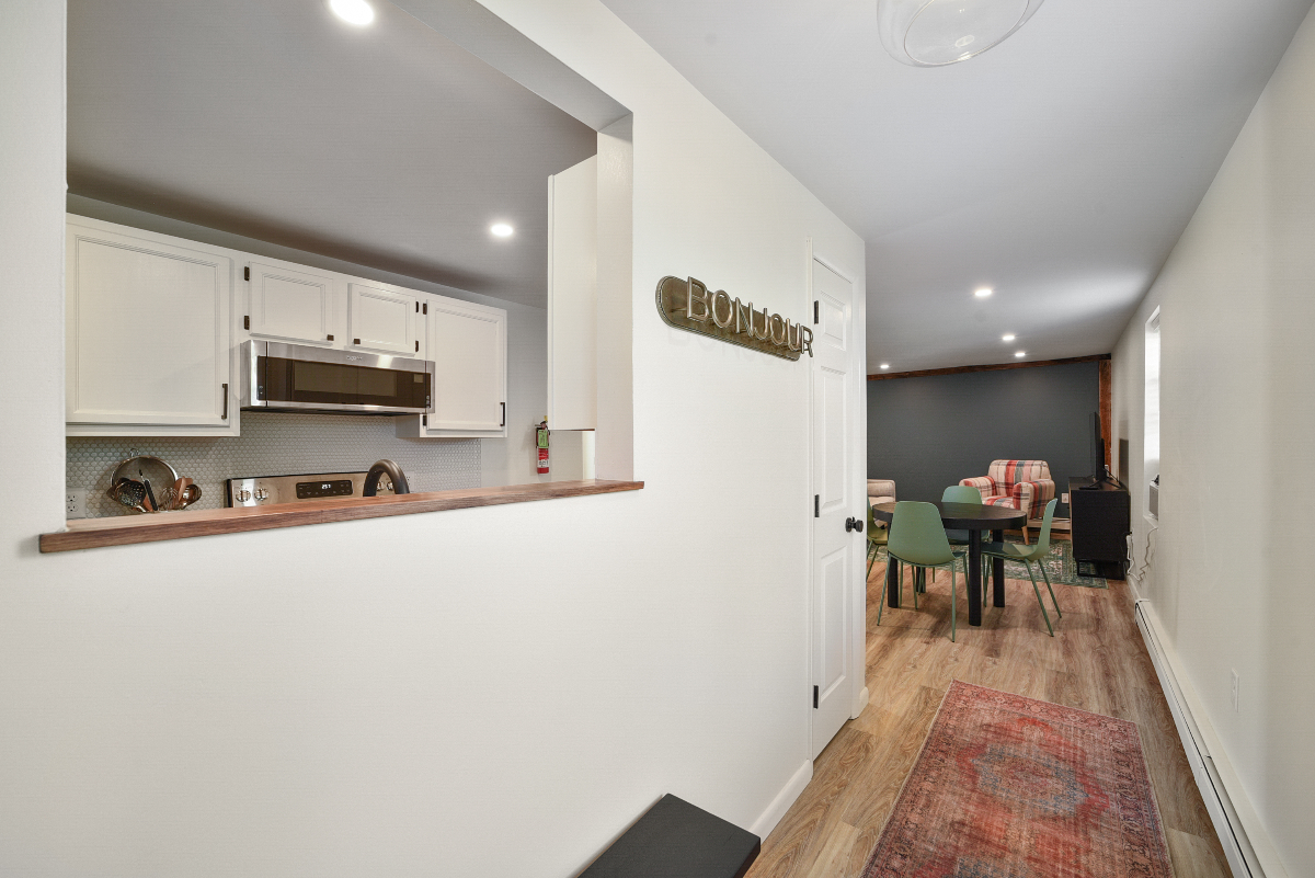 Urban Stylish Apartment / Conveniently Located Near Hospital - Photo 2