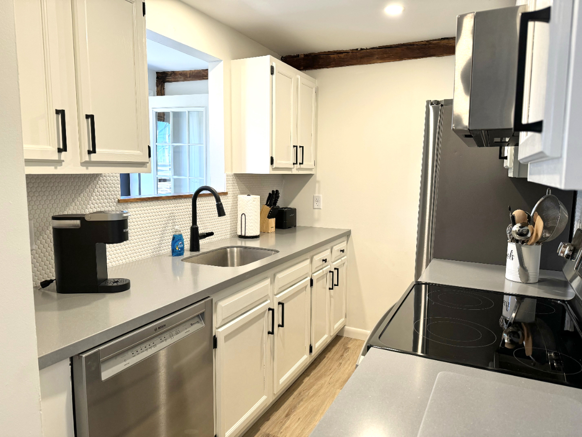 Urban Stylish Apartment / Conveniently Located Near Hospital - Photo 4