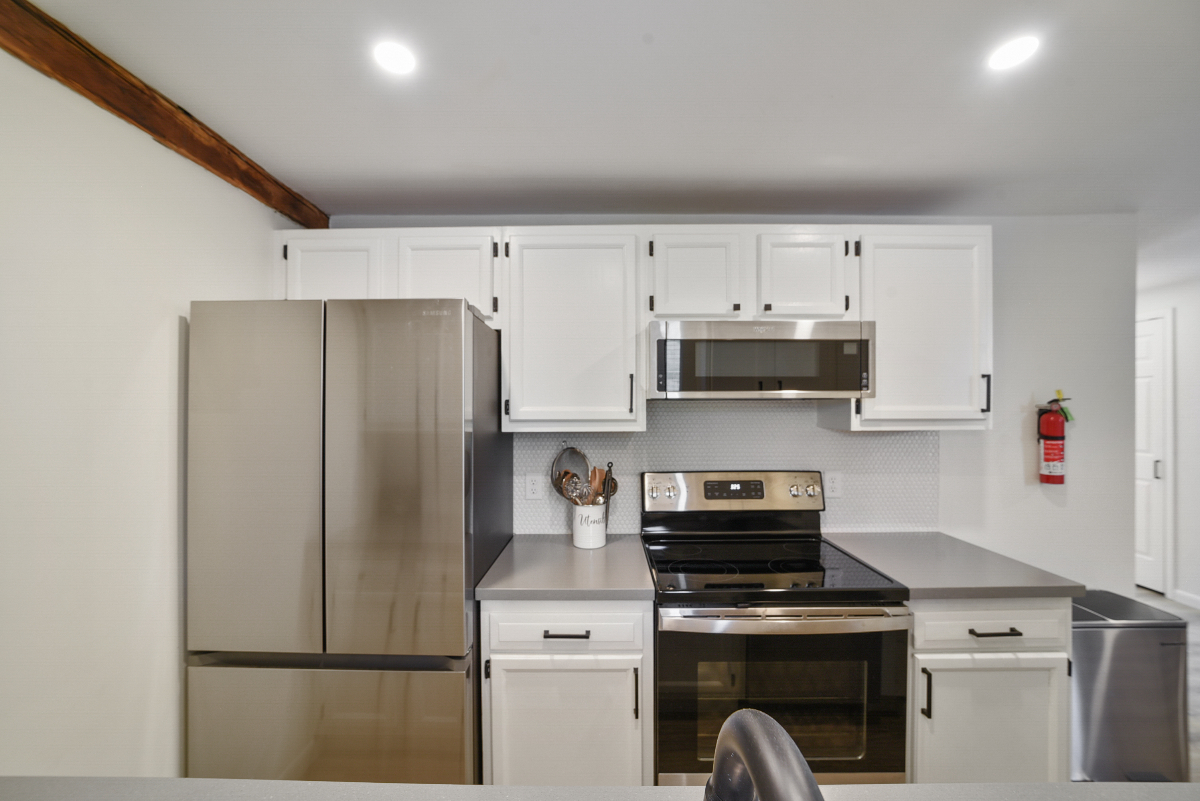 Urban Stylish Apartment / Conveniently Located Near Hospital - Photo 3