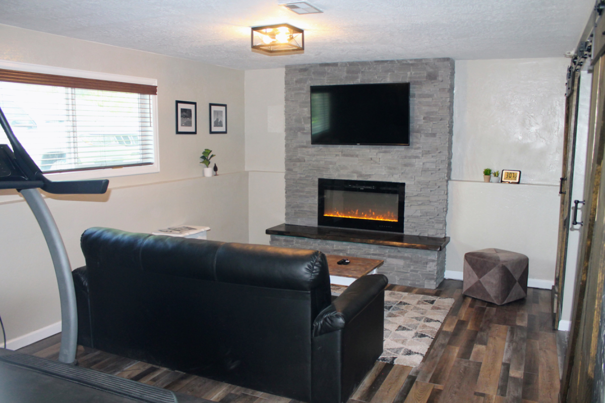 Quiet, Newly Remodeled Unit Next to Hospital - Photo 1