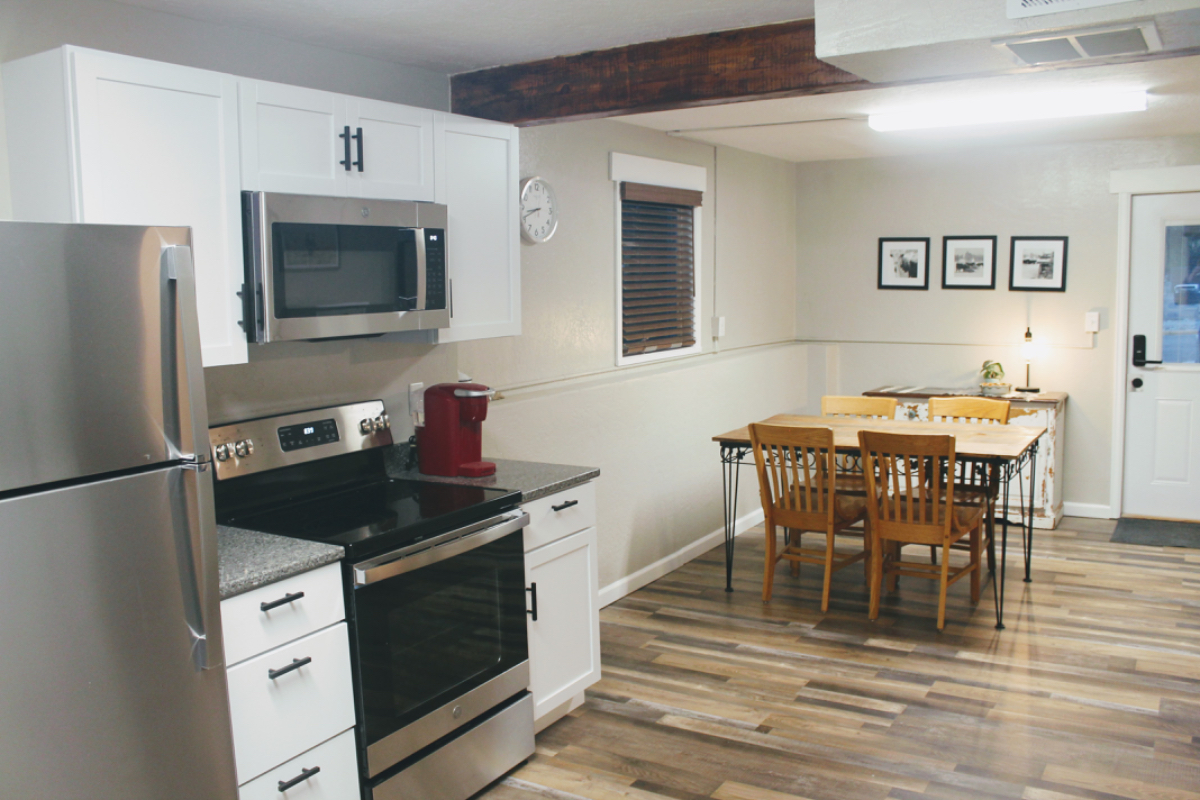 Quiet, Newly Remodeled Unit Next to Hospital - Photo 2
