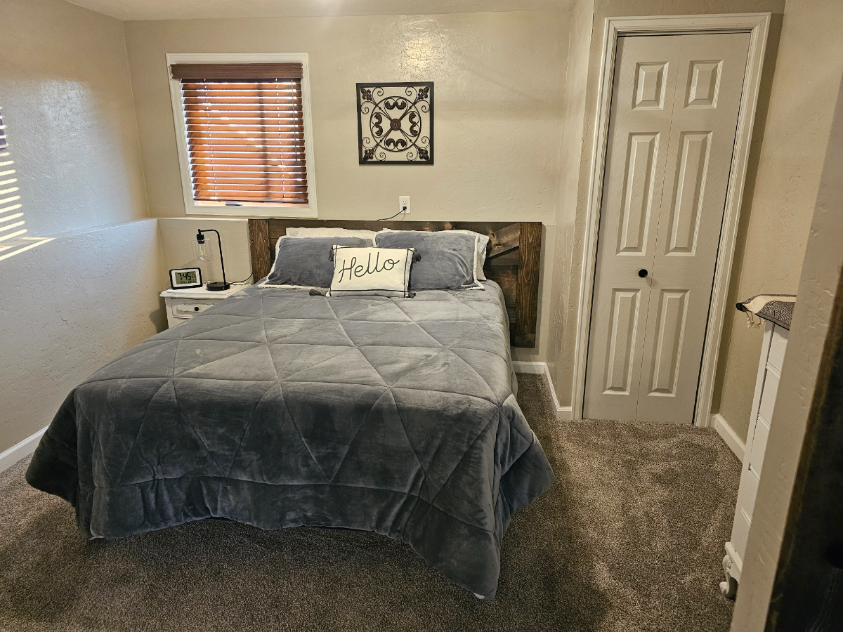Quiet, Newly Remodeled Unit Next to Hospital - Photo 8