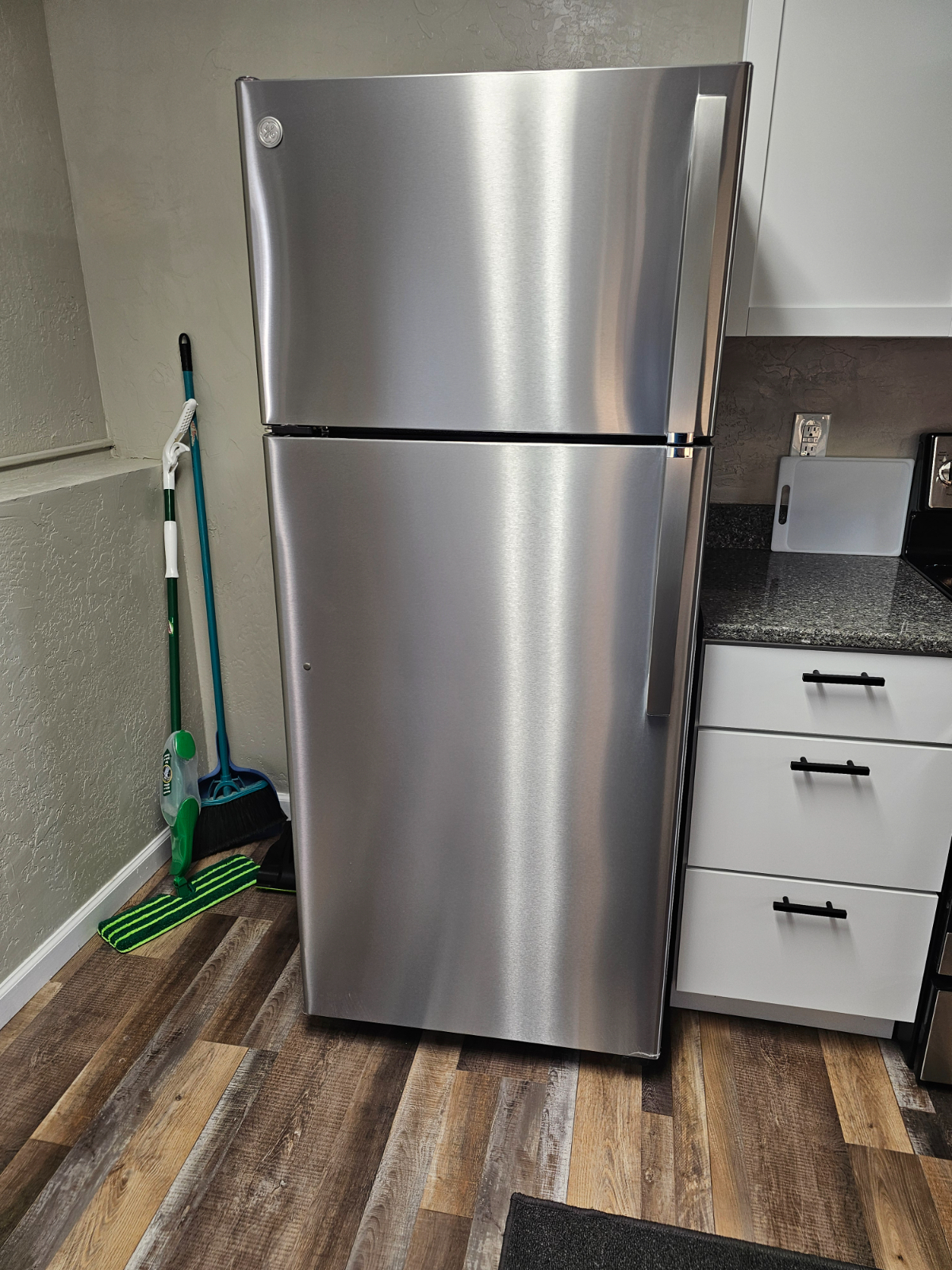Quiet, Newly Remodeled Unit Next to Hospital - Photo 5