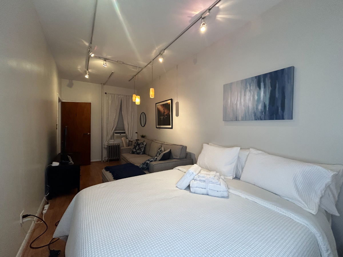 E.Williamsburg/Bushwick Bedroom Suite 1 - Photo 3