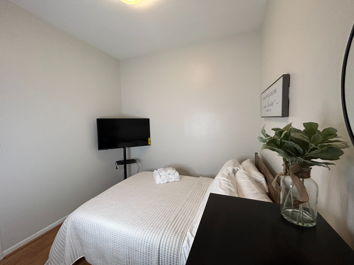 E.Williamsburg/Bushwick Bedroom Suite 1 - Photo 3