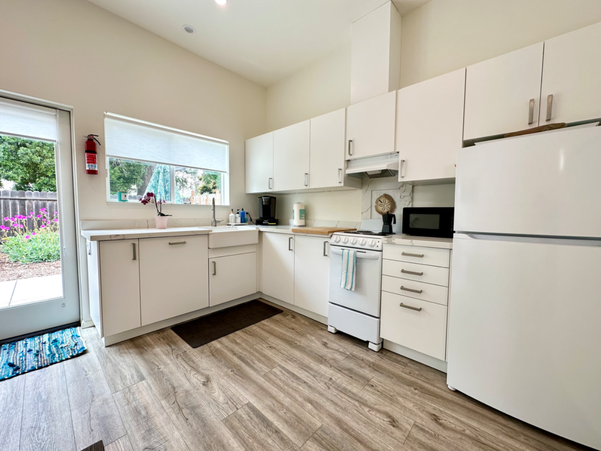 Beautiful Mid-town Studio - Photo 1