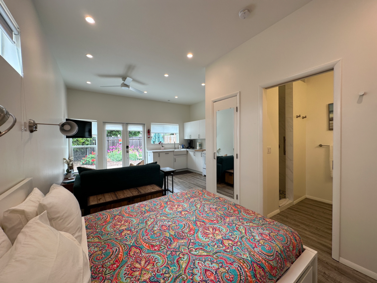 Beautiful Mid-town Studio - Photo 6