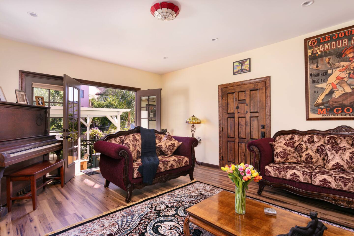 Chic Comfort - Queen Room with Private Oasis - Photo 5
