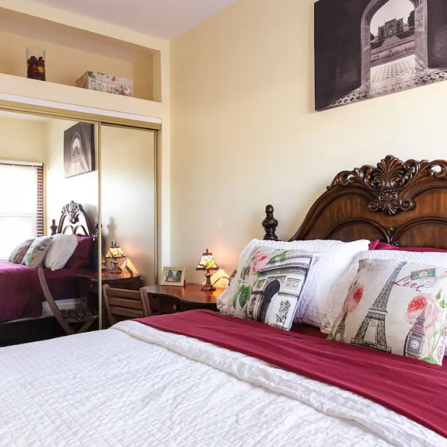 Chic Comfort - Queen Room with Private Oasis - Photo 1