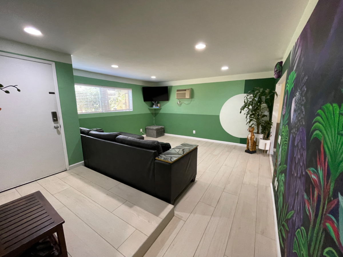 Stunning Tropical 2b 2ba Funky Condo - Photo 3