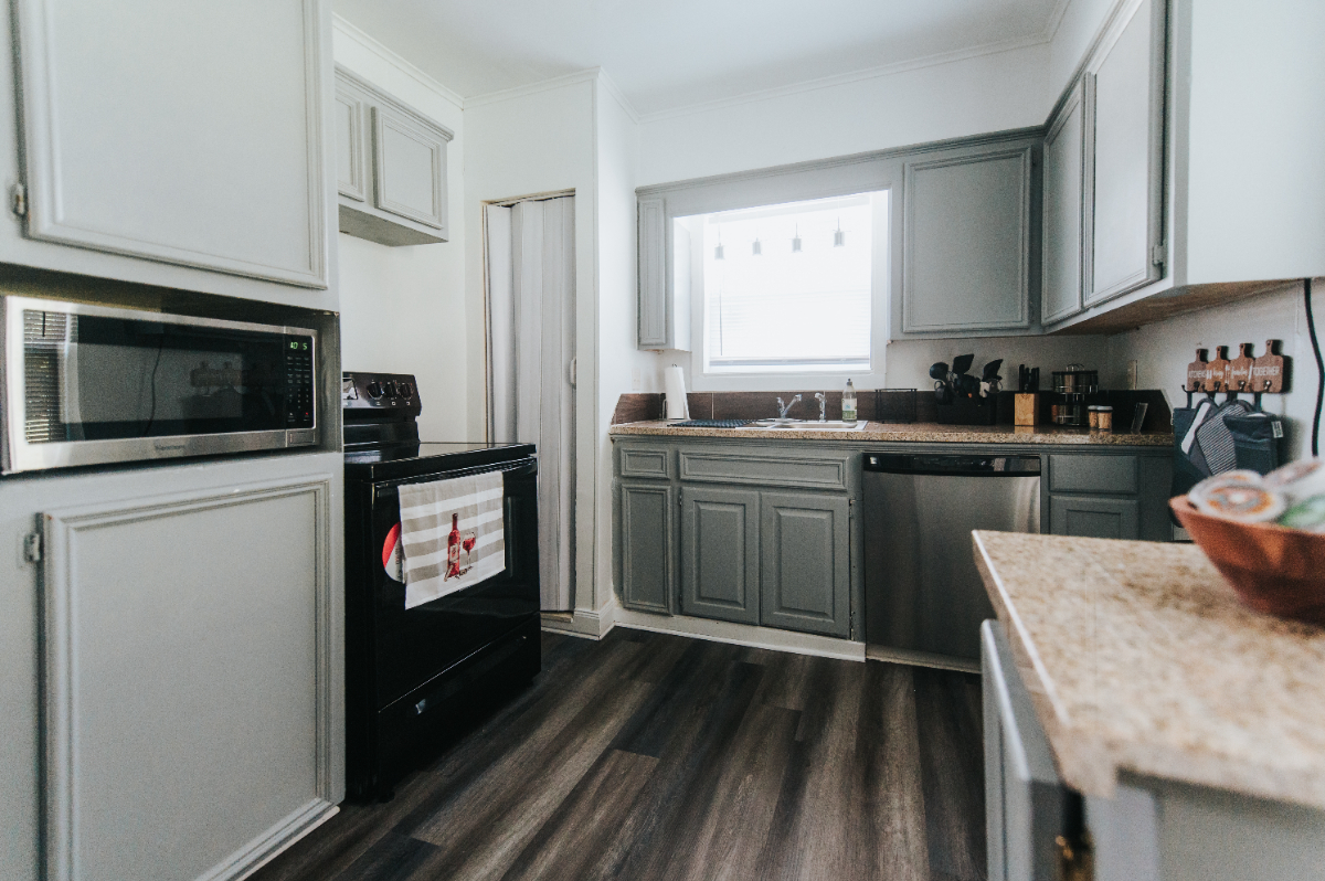 Modern Cute Cozy Home - 2 Mins from Downtown Bryan - Photo 9