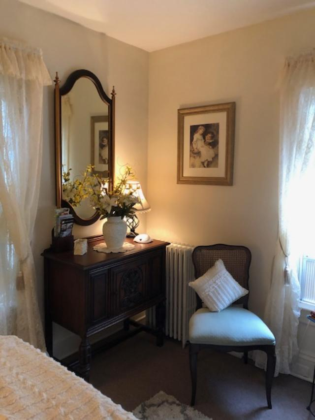 Private room and bath with shared access  within walking distance to downtown amenities - Photo 6