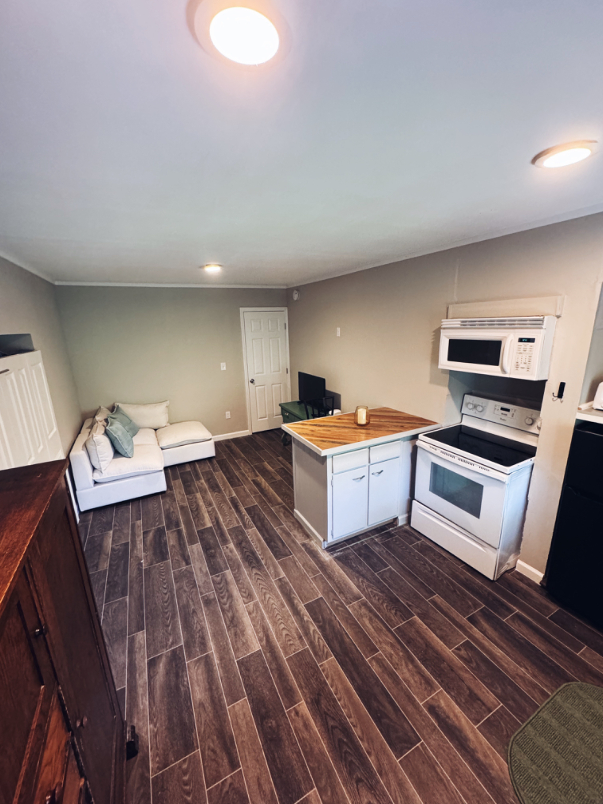 Unit 4 - 1 bed / 1 bath studio