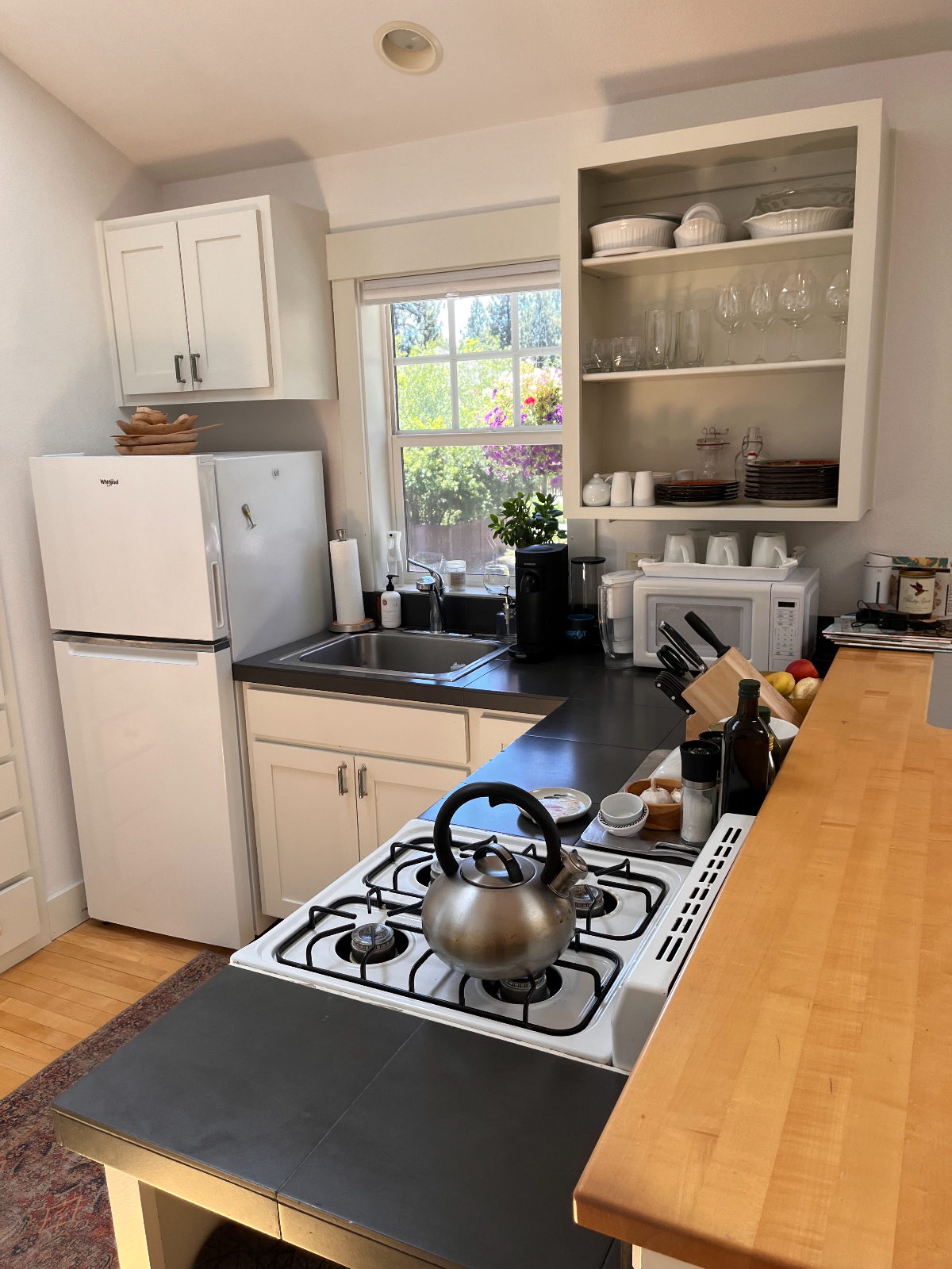 Stylish one bedroom, one bath furnished ADU in NW Crossing - Photo 5