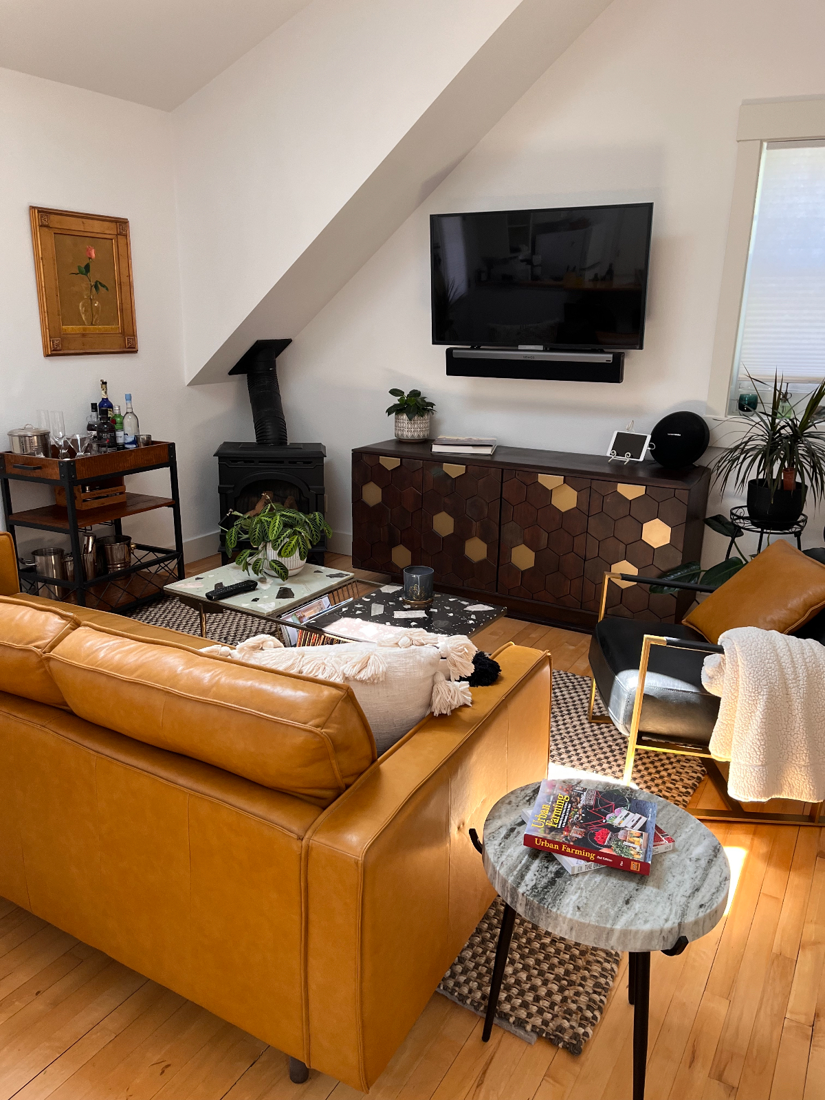 Stylish one bedroom, one bath furnished ADU in NW Crossing - Photo 2