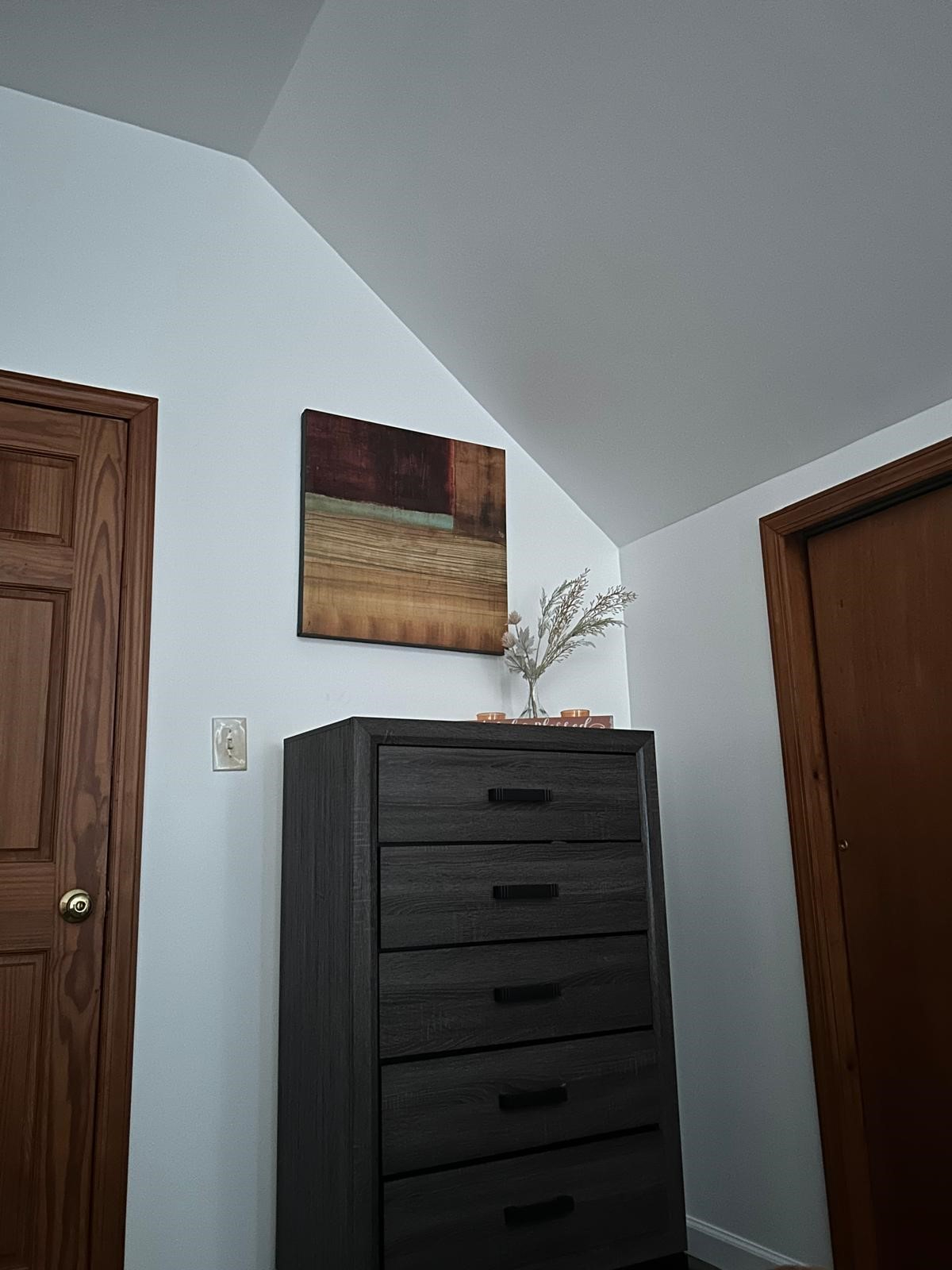One Bedroom renovated furnished apartment - Photo 6