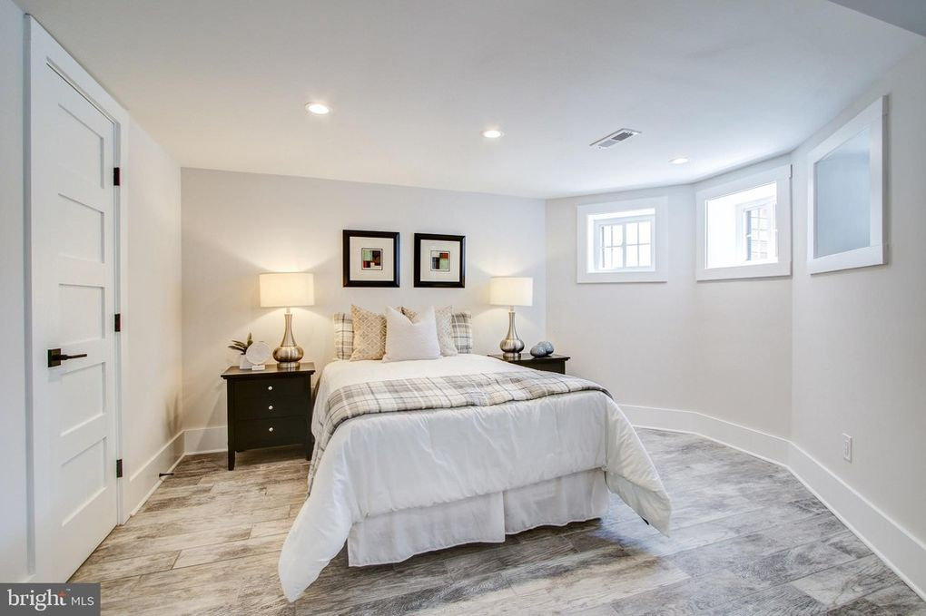 Renovated English Basement Apt - Photo 10